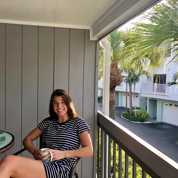 Meet your Posher, Gloria - Picture 3 of 4